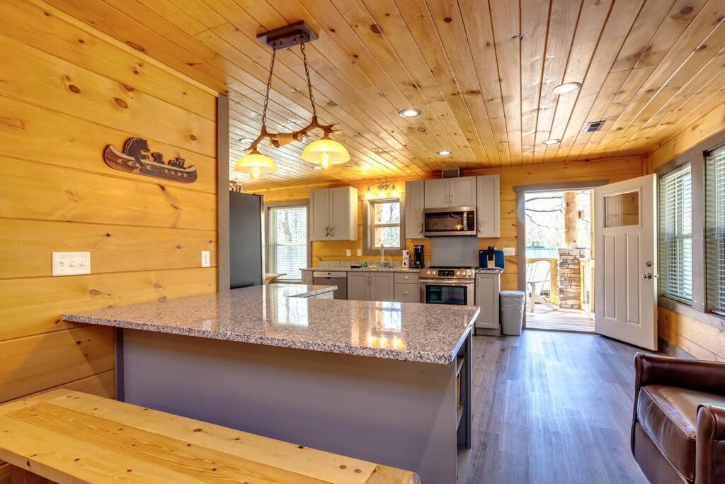 Dancing Bear Cabin- Relax & Enjoy! Sevierville Eksteriør bilde
